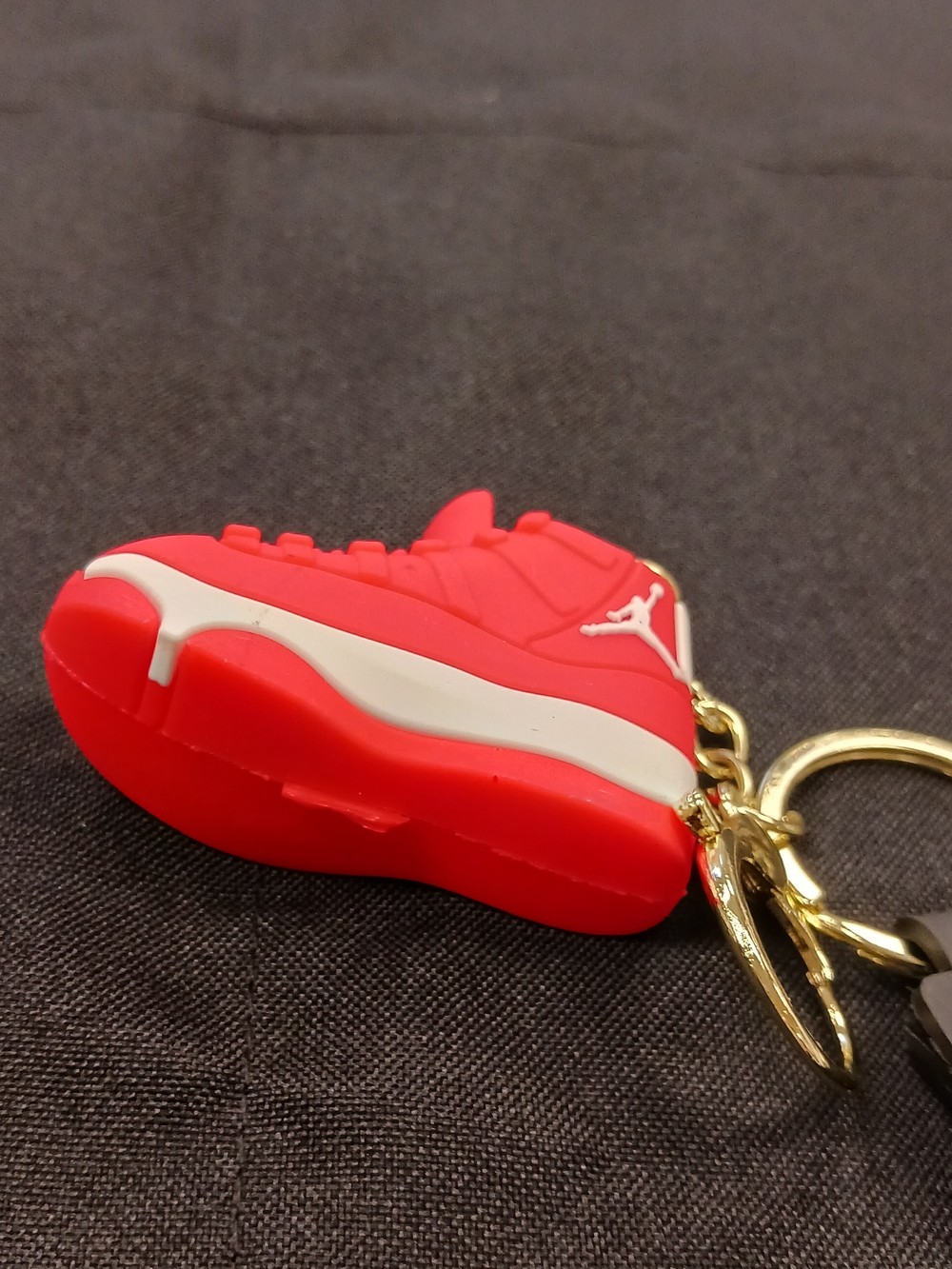 Red Sneaker Keychain - Picture 5 of 7